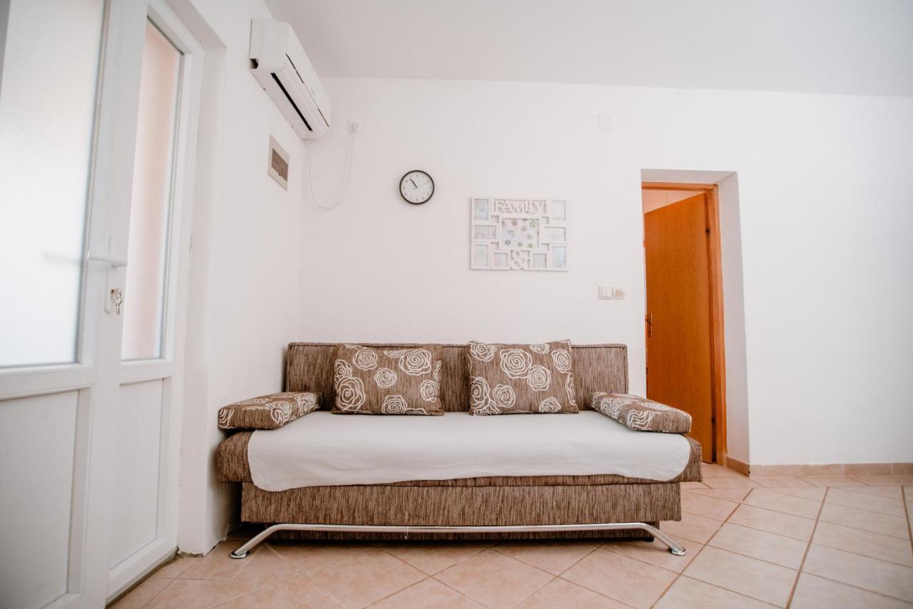 Apartmens Leona Daire Karlobag Dış mekan fotoğraf