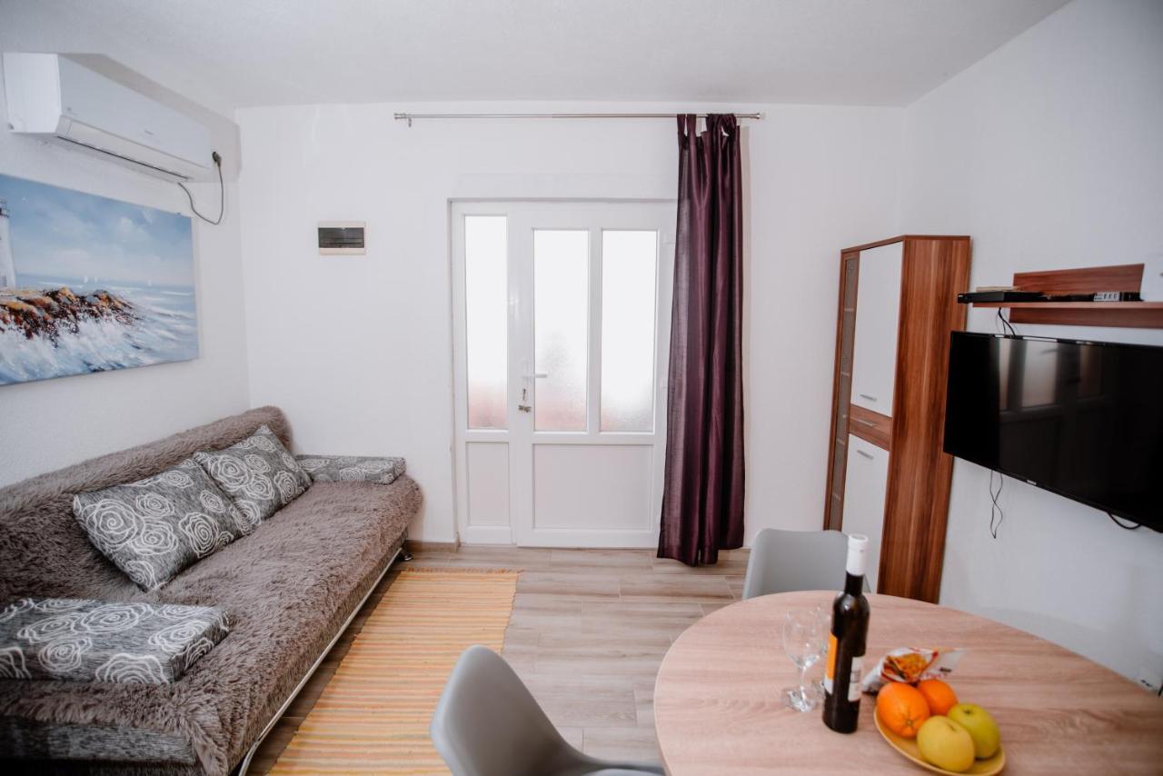 Apartmens Leona Karlobag Dış mekan fotoğraf