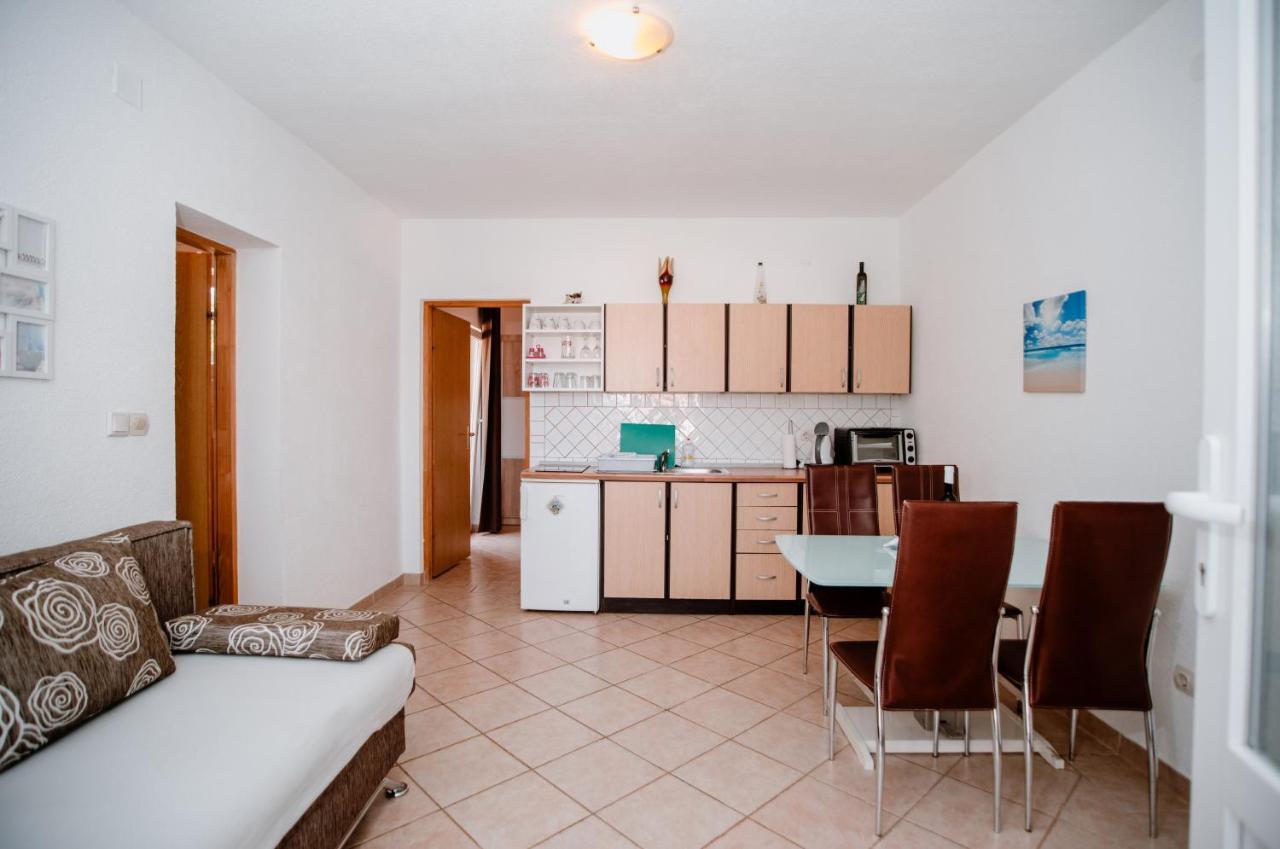 Apartmens Leona Karlobag Dış mekan fotoğraf